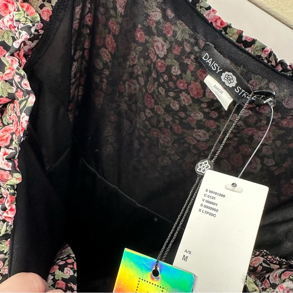 Urban Outfitters Daisy Street Puff Sleeve Floral Jumpsuit - Picture 9 of 16